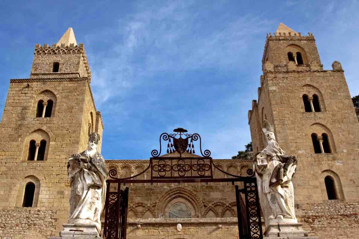 Cattedrale di Cefalù entrata con torri