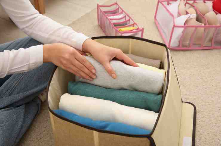 Metodo giapponese per piegare i vestiti