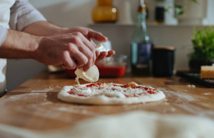 Preparazione della pizza