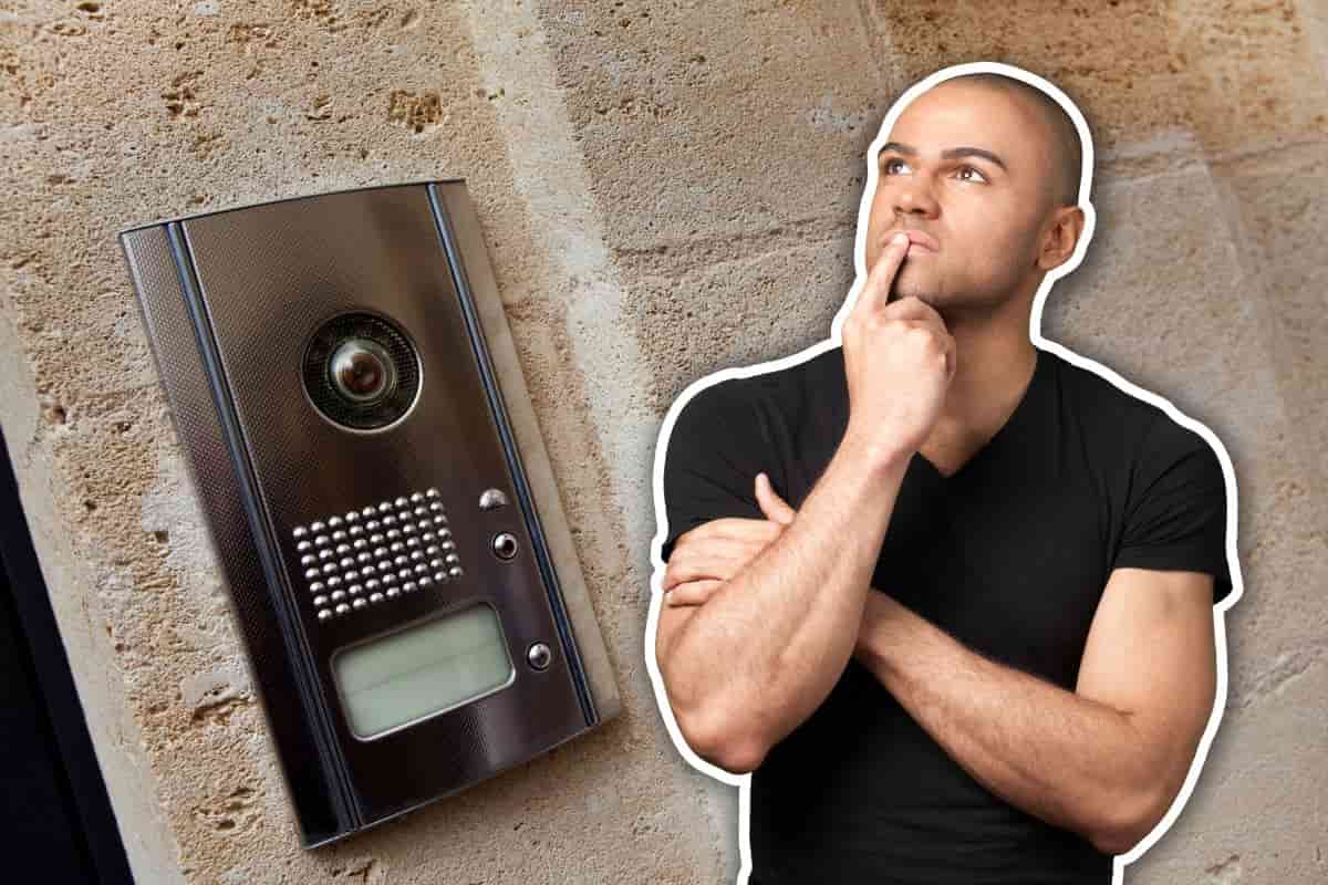 Condominio e spese, cosa accade se il citofono è guasto: a chi spetta