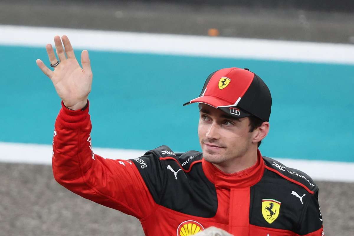 Leclerc Sainz colore nuove tute piloti Ferrari