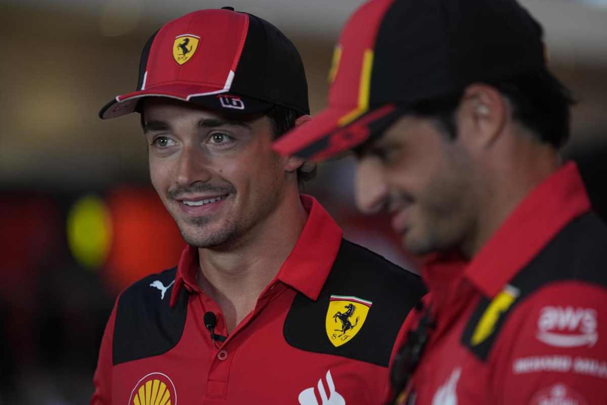 Ferrari presentazione nuove tute Leclerc Sainz