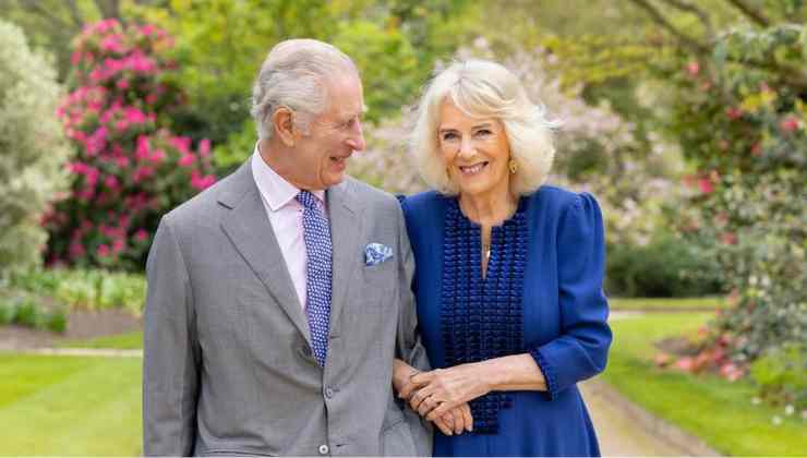Carlo e Camilla anniversario ritorno ai doveri reali cancro re