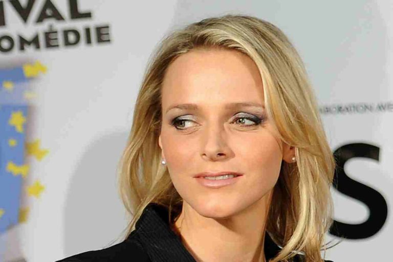 Il Nuovo Taglio Di Capelli Di Charlene Di Monaco Frangetta Cortissima Il Nuovo Taglio Di Capelli Di Charlene Di Monaco Frangetta Cortissima