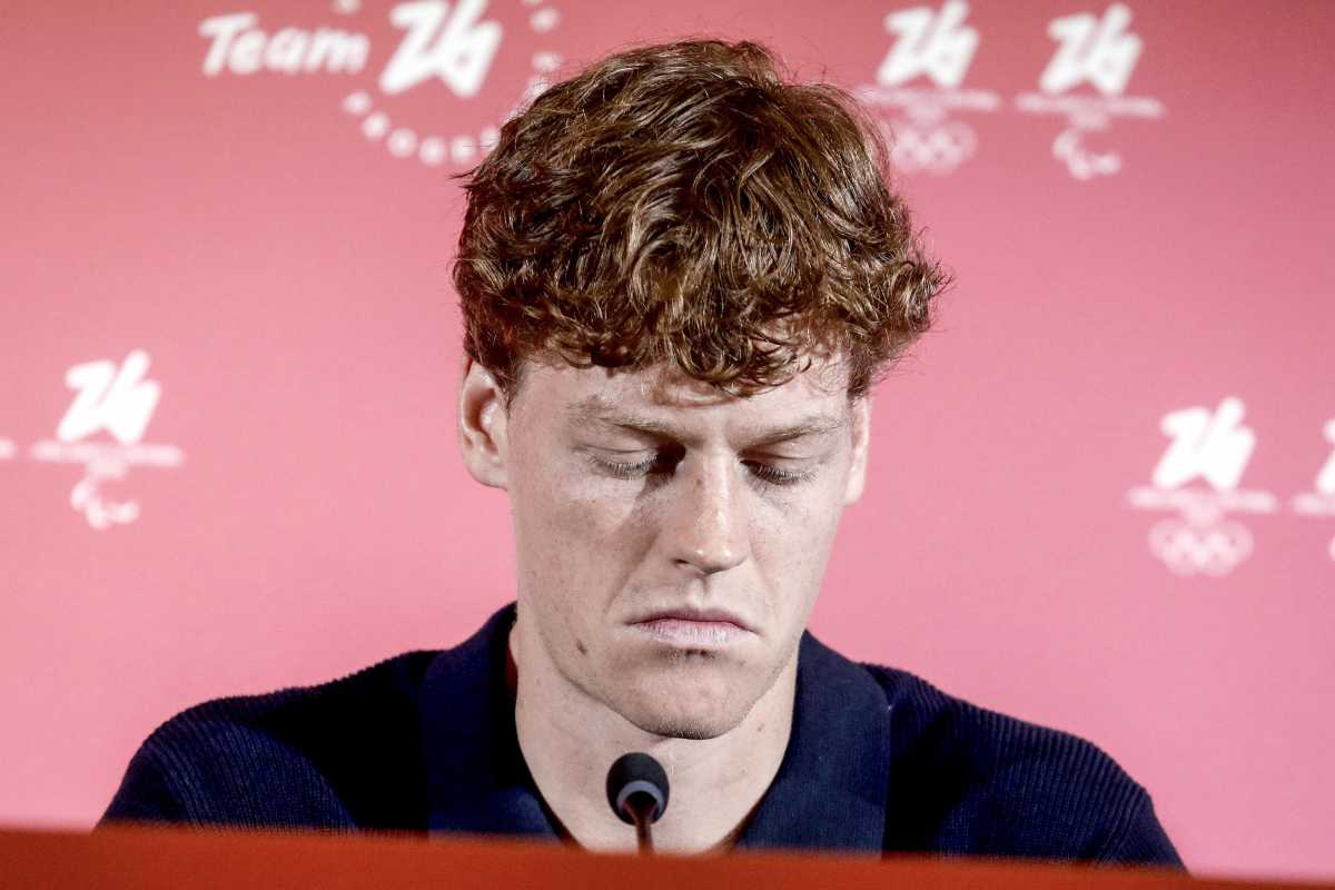 Jannik Sinner durante una conferenza stampa
