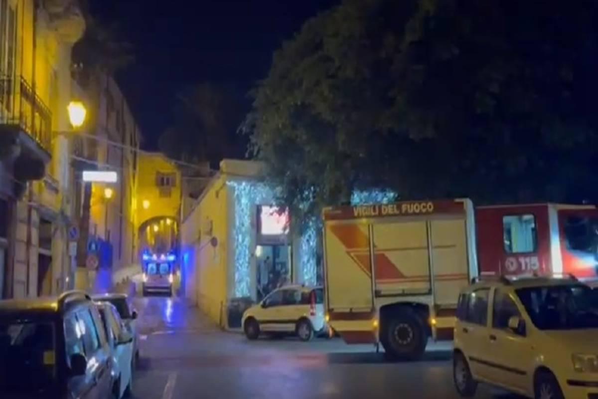 Ascensore in caduta libera a Palermo: cinque persone ferite