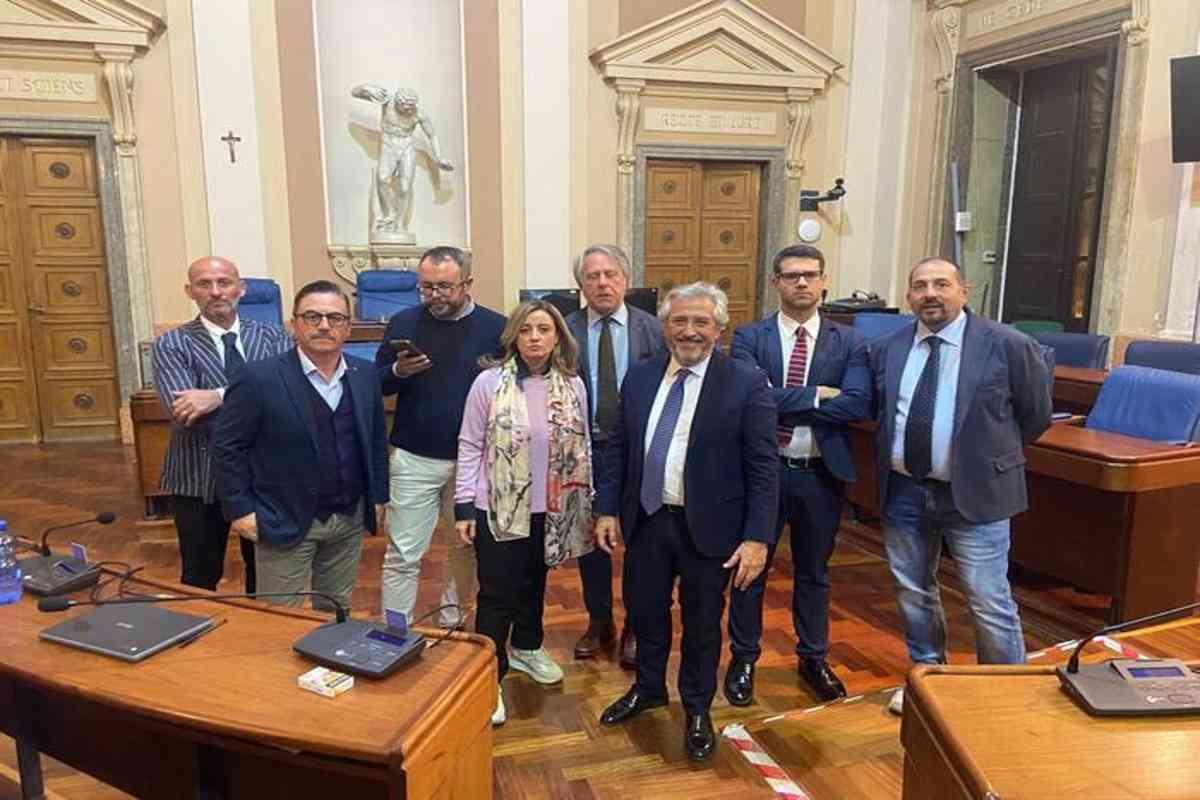 Caltanissetta in Allerta: L'Opposizione Scende in Campo per la Crisi Idrica!