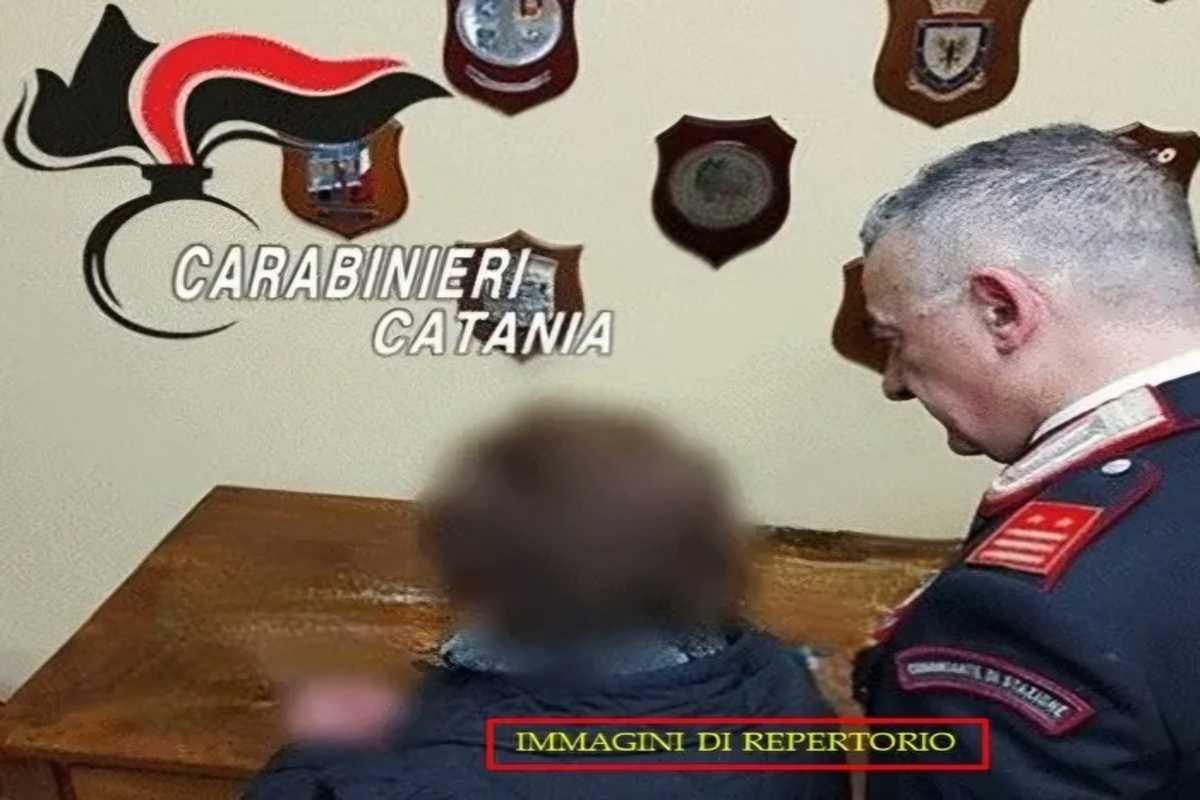 Dopo dieci anni di dipendenza, la madre si ribella e mette fine all'estorsione della figlia