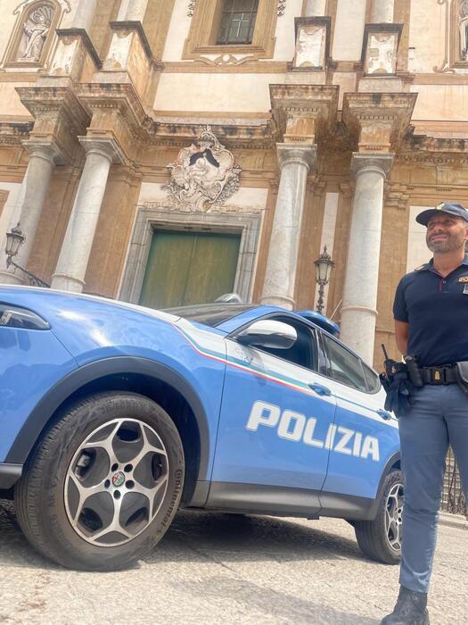 Fermato mentre firma in commissariato con un'auto rubata