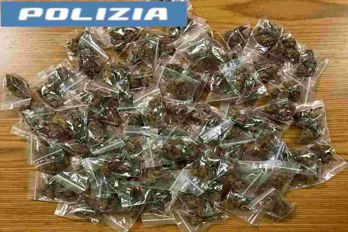 Giovani pusher in azione: arrestati con un carico di 100 dosi di droga