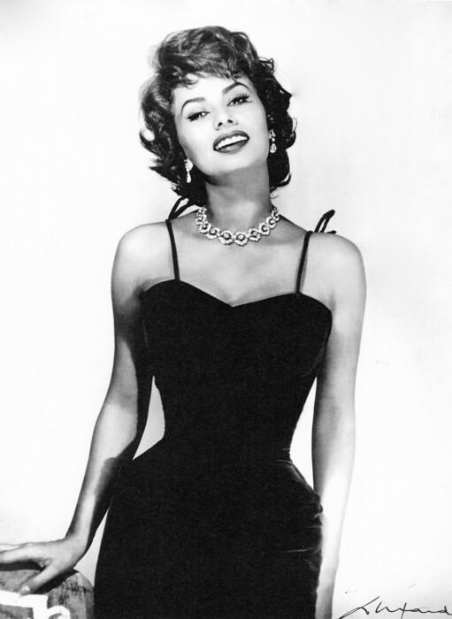 La Moda Italiana in Mostra: Praga Accoglie i Suoi Fotogrammi Eleganti