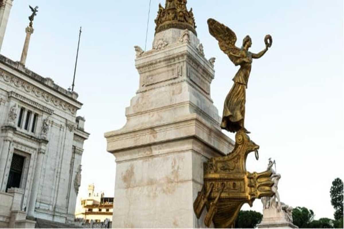 Le sculture del vittoriano riacquistano il loro splendore a roma