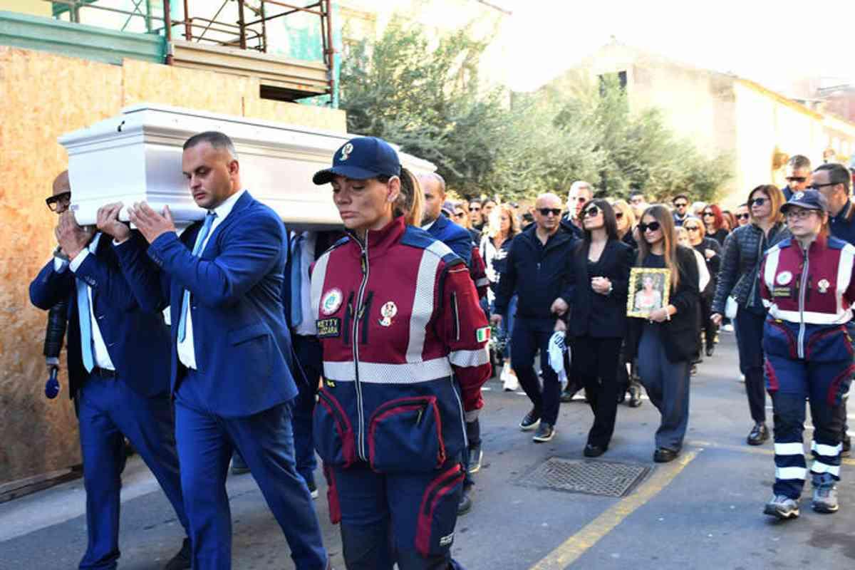 Lentini si stringe attorno a Margaret per un commovente addio in chiesa