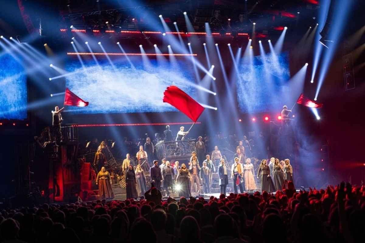 Les Misérables: Un'epica battaglia di speranza conquista l'Arena