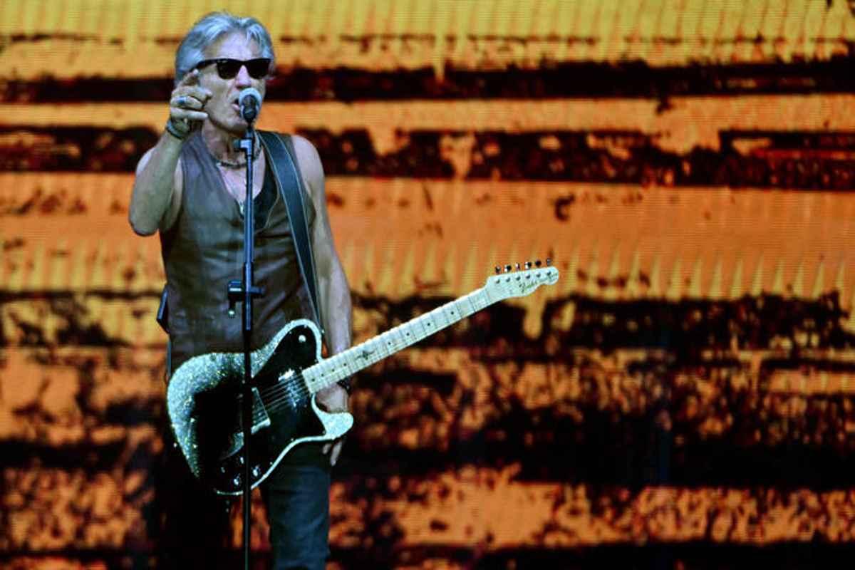 Ligabue porta la magia di campovolo nella storica reggia di caserta