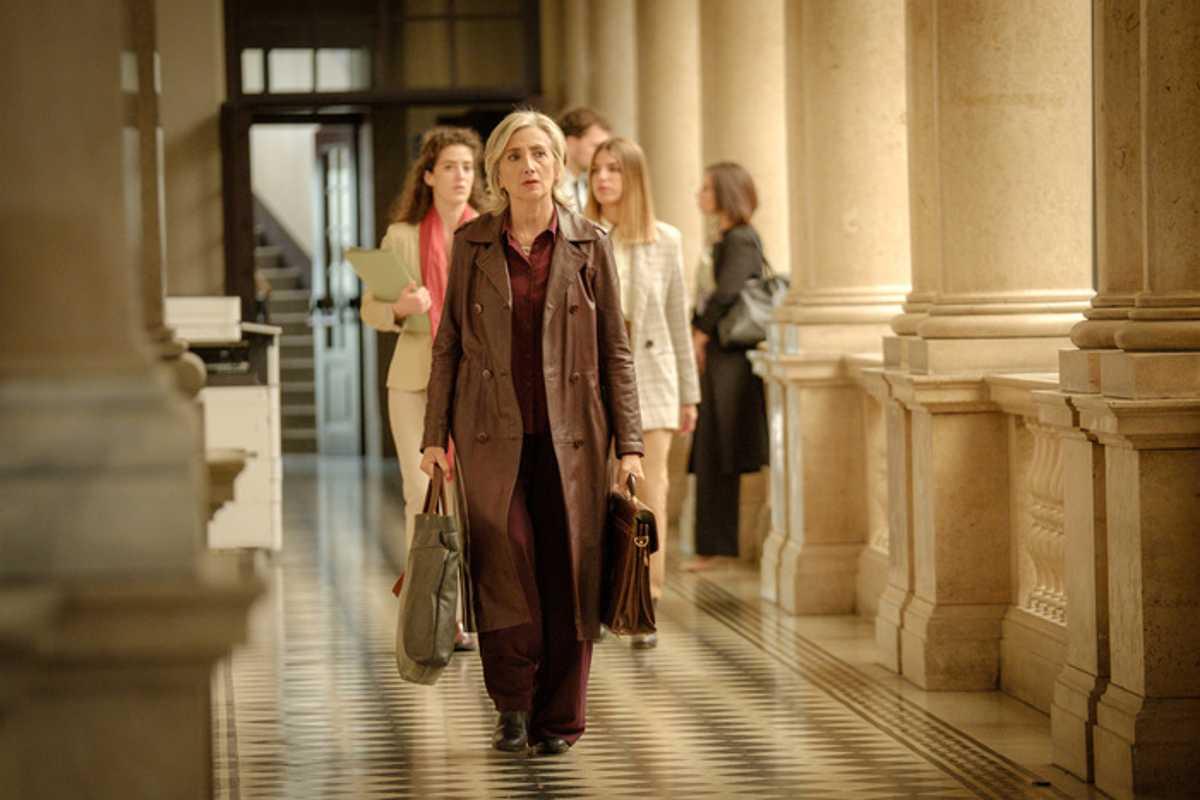 Lunetta Savino veste i panni di una magistrata in 'Libera', la nuova serie tv che sorprende