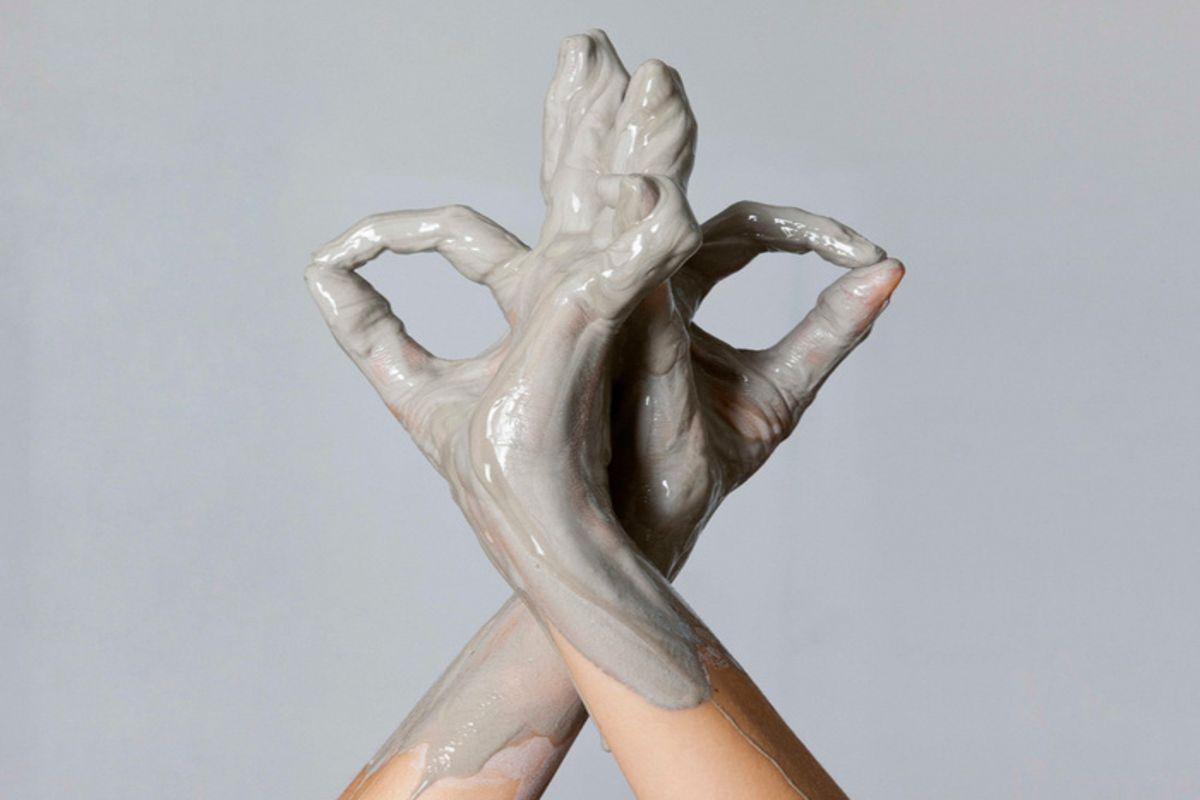 Maura Biava porta l'arte contemporanea al Mic di Faenza con la sua innovativa mostra 'in-form-azione'