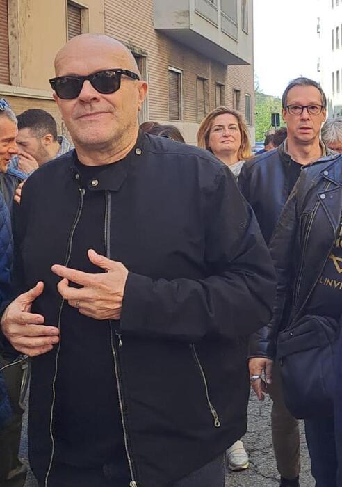 Max pezzali contro repetto: la benemerenza di pavia si complica