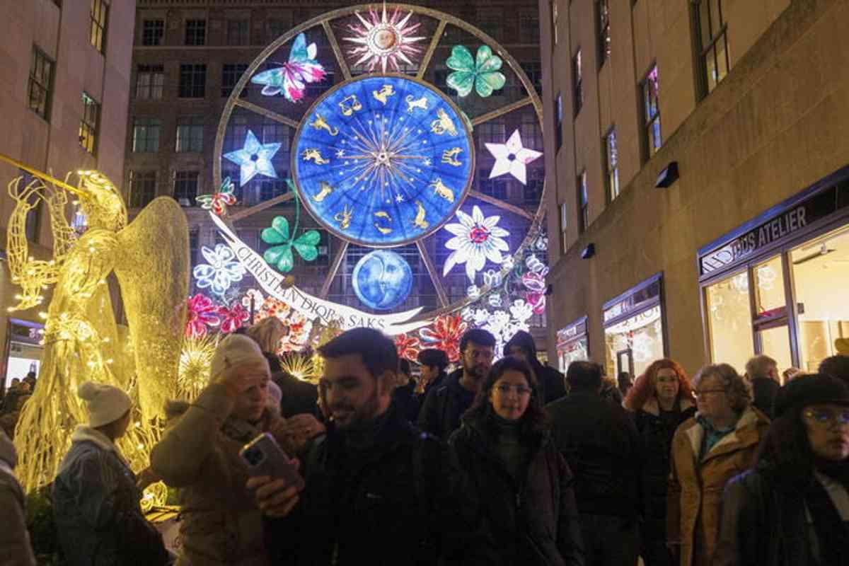 Saks dice addio ai giochi di luce per le festività natalizie