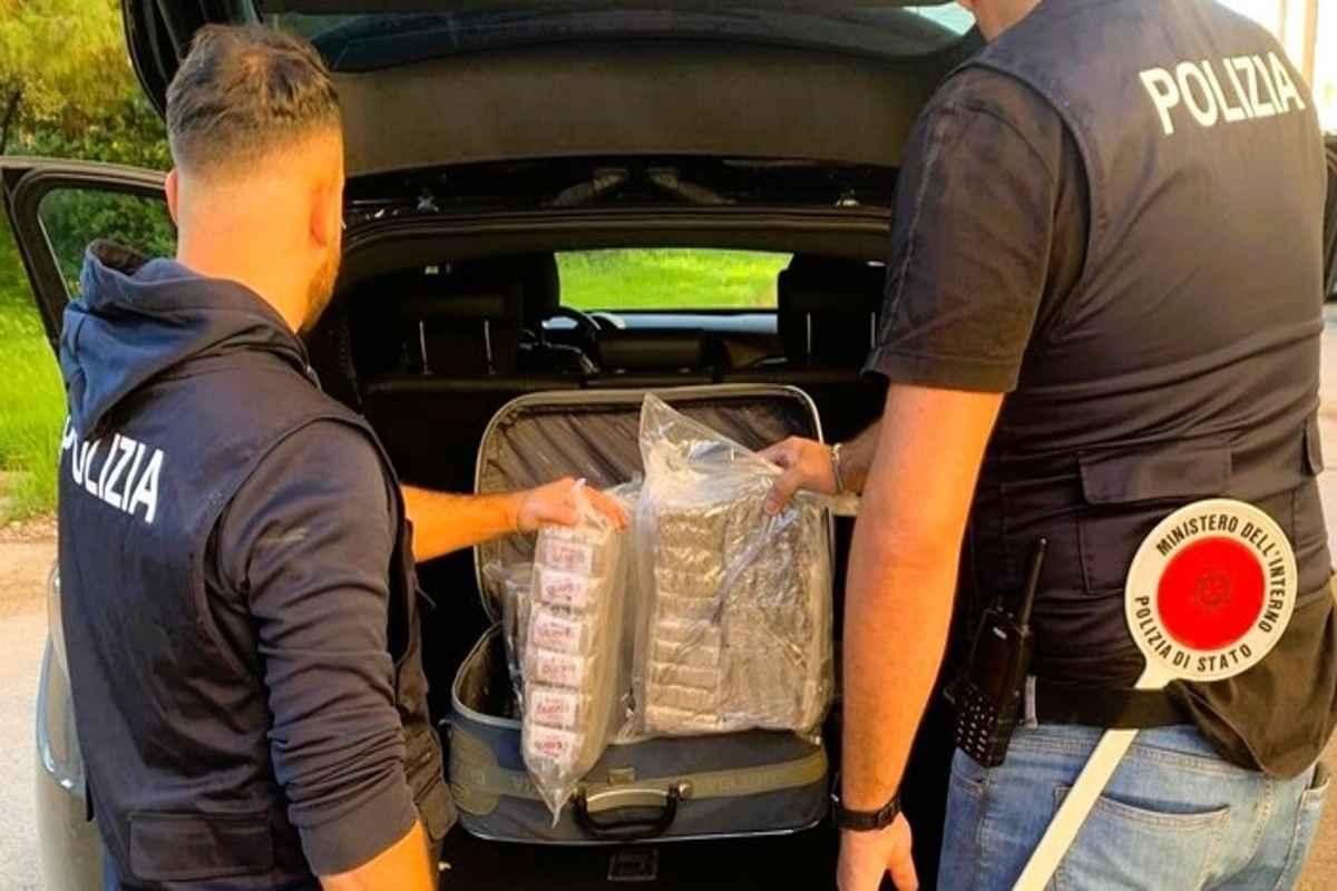 Scoperto con 20 chili di hashish in auto, arresto choc a gela