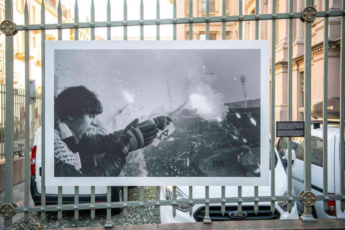 Segre cattura emozioni dietro la cancellata del Museo del Cinema