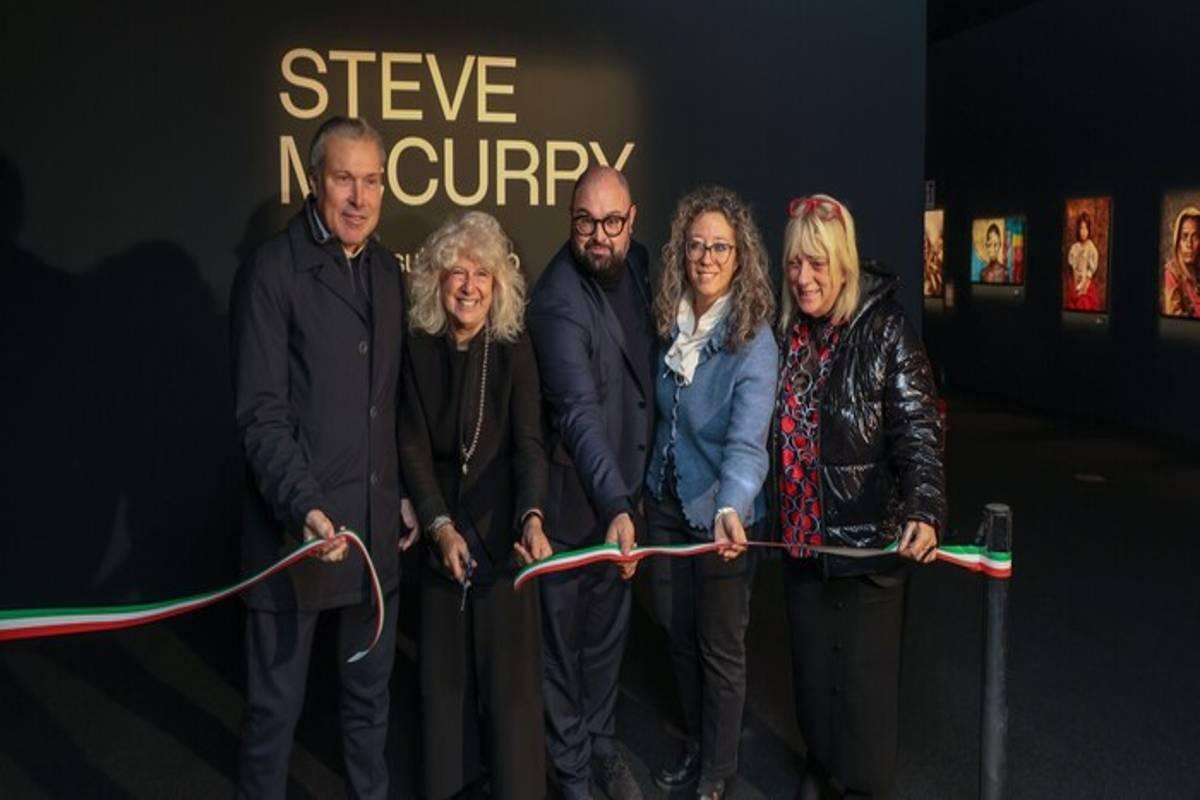 Trieste ospita una straordinaria mostra dedicata agli sguardi di Steve McCurry