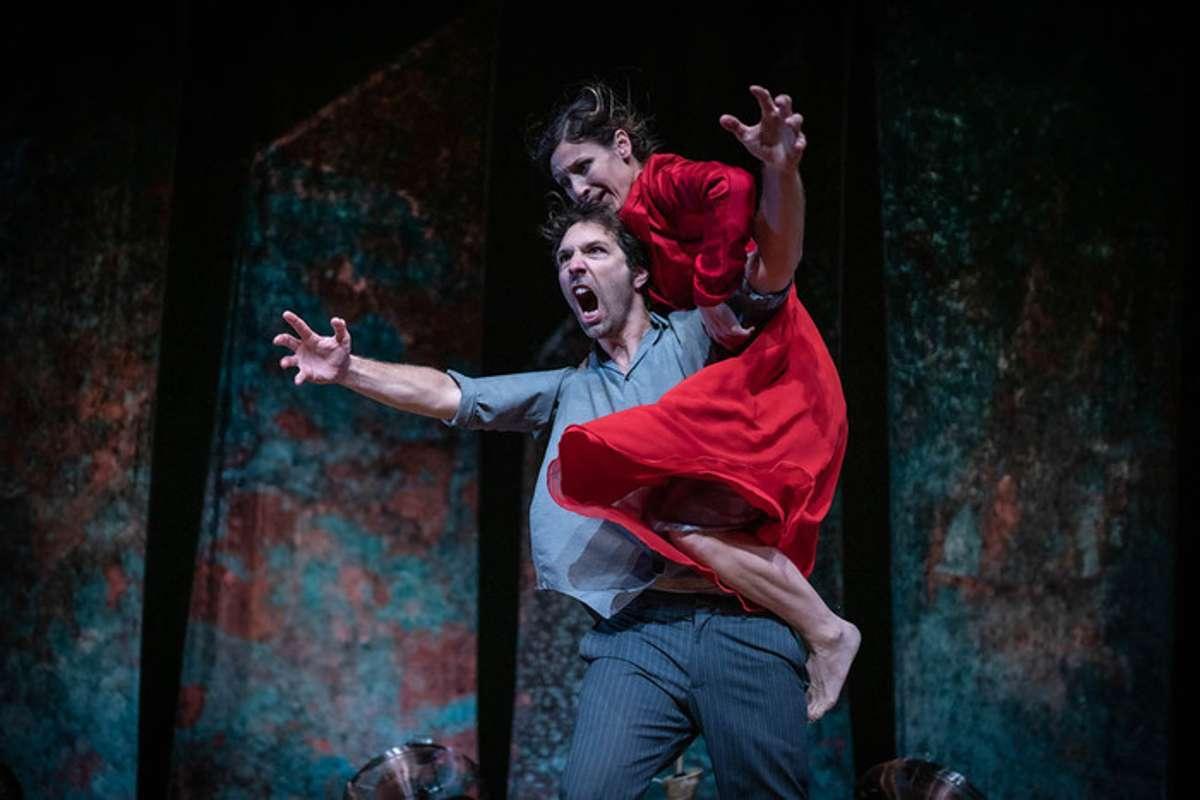 Un'esperienza poetica che esplora la fragilità dell'animo umano al teatro Libero