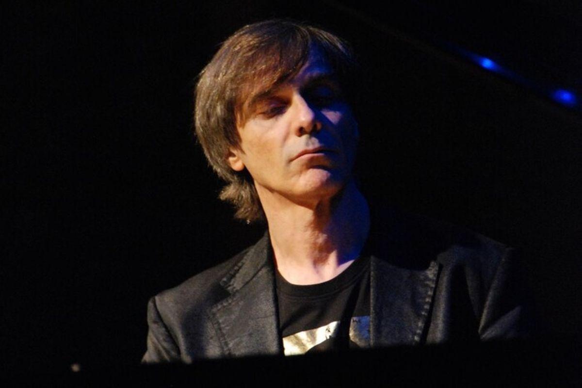 Arturo stàlteri riporta la magia della musica con 'the snow is dancing'