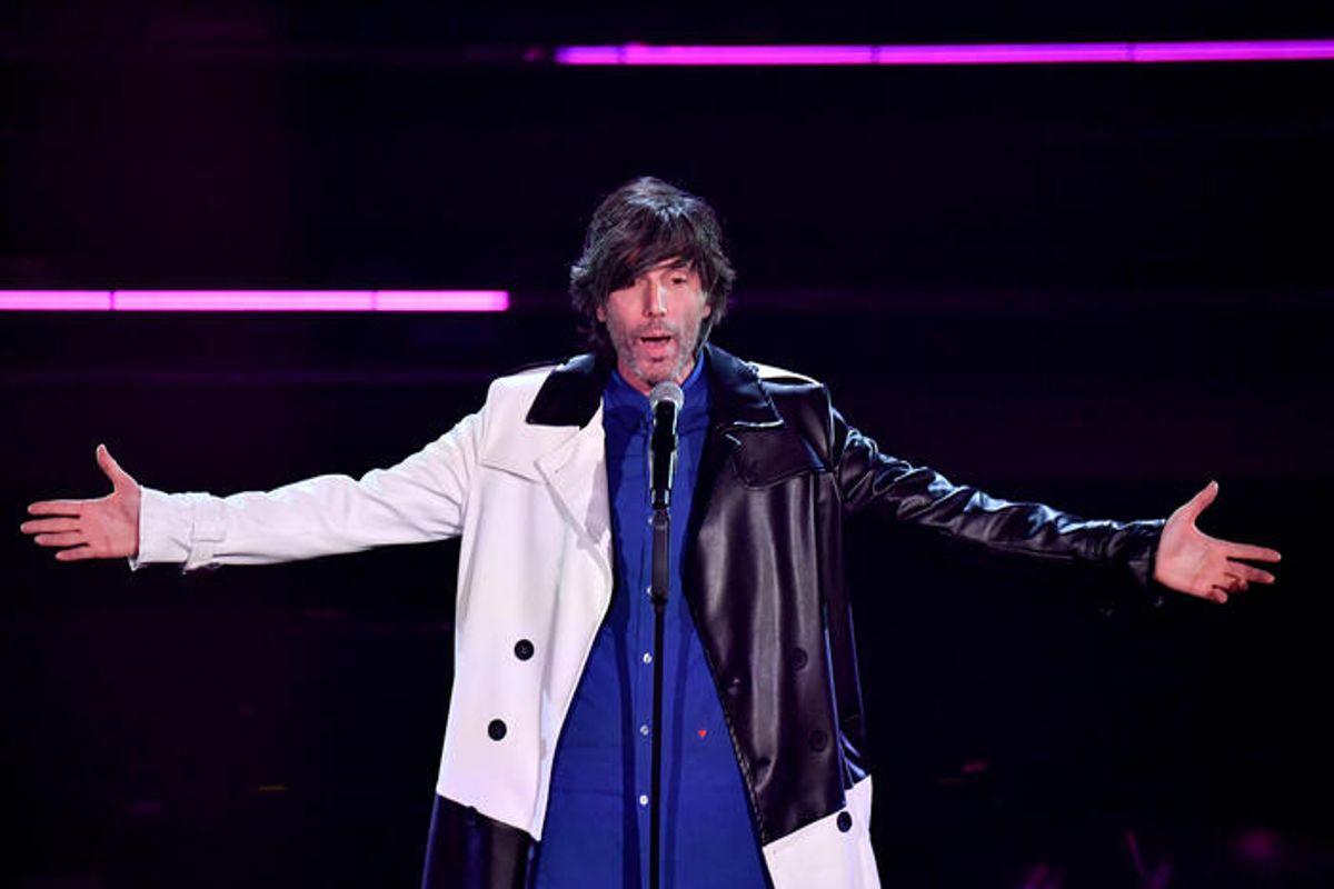 Bugo saluta il pubblico con un concerto finale emozionante