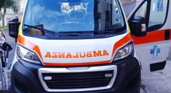 Incidente drammatico: cinque giovani coinvolti in scontro con cisterna