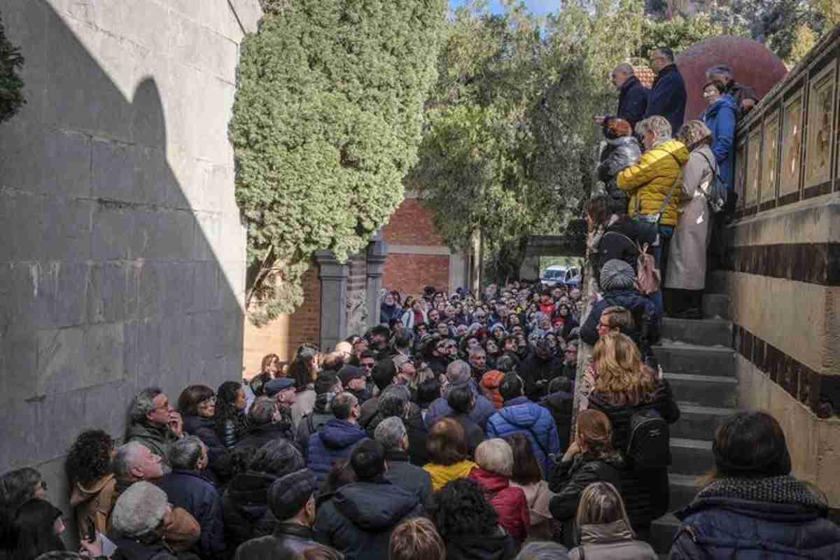 La fila infinita per scoprire il mistero dei florio