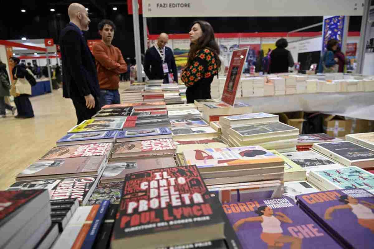 Cervo in blu d'inchiostro: un viaggio letterario attraverso 31 incontri fino a vilnius