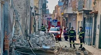 Crollo di edificio abbandonato nel catanese provoca danni a un’auto