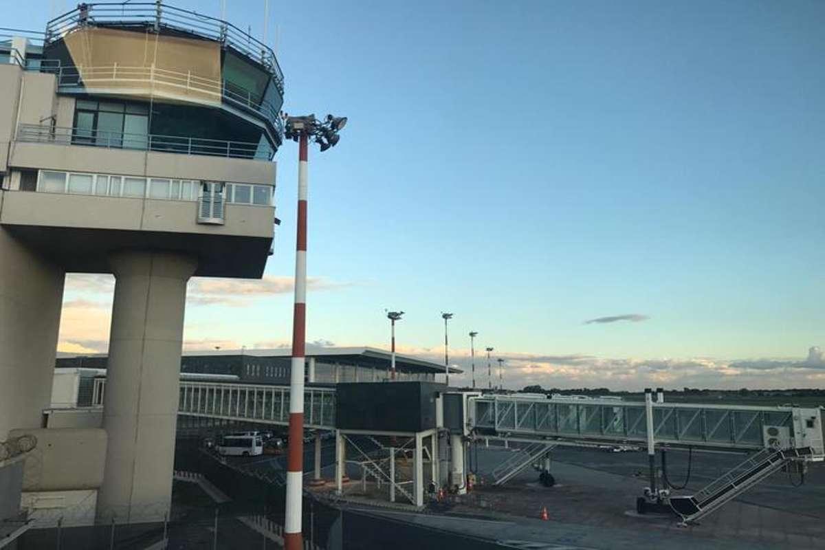 Drammatico incidente all'aeroporto di catania durante un volo di addestramento