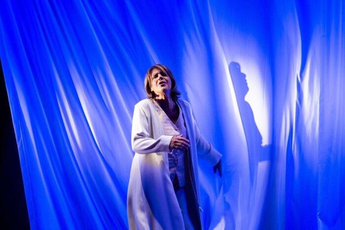 Lella costa esplora il legame tra otello e la realtà dei femminicidi