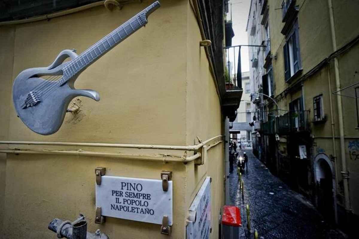 Napoli celebra pino daniele: dieci anni di musica e ricordi