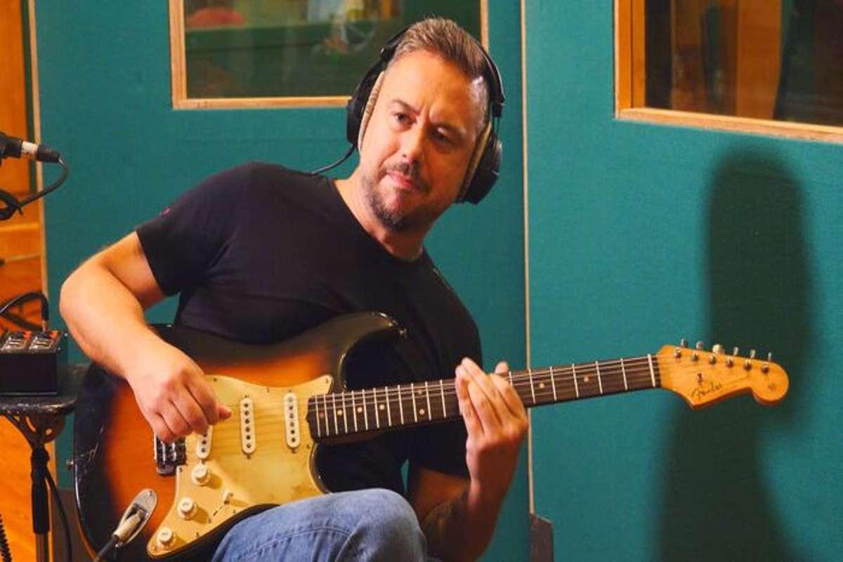 Osvaldo di dio celebra l'eredità di pino daniele con blues for pino