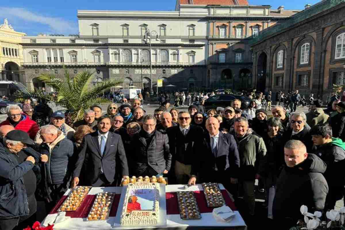 Pino daniele rivive tra musica e memoria al caffè gambrinus di napoli