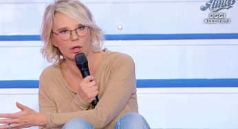 Uomini e Donne, disastro in studio: Maria si alza e la rincorre