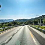 Tragico incidente stradale: un giovane perde la vita e una ragazza è in gravi condizioni